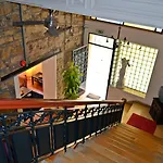 Ξενοδοχείο Metropole 2*