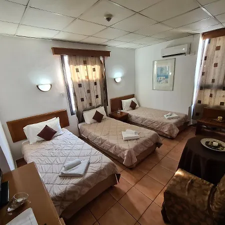 Metropole Hotel 2*