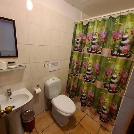 Metropole Hotel 2*